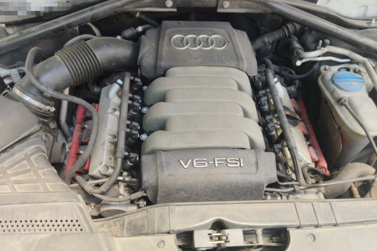 Used Audi Q5 2010 3.2 FSI Sport Edition Engine Bay