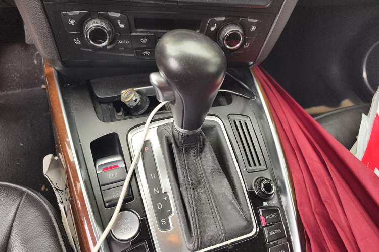 Used Audi Q5 2010 2.0TFSI Comfort Version Gear Lever