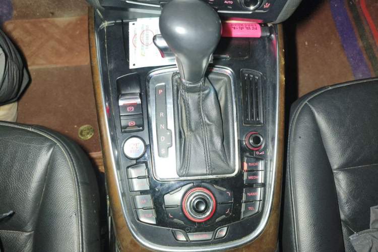 Used Audi Q5 2010 3.2 FSI Sport Edition Gear Lever