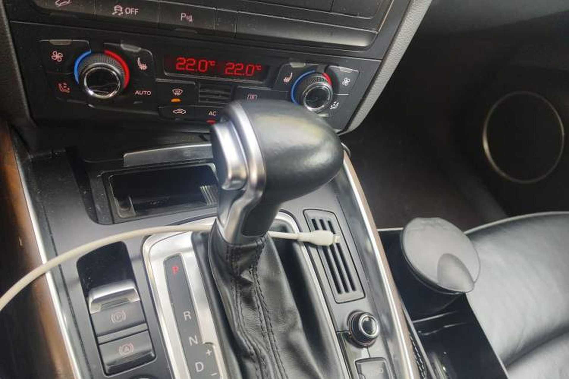 Used Audi Q5 2010 3.2 FSI Sport Edition Gear Lever