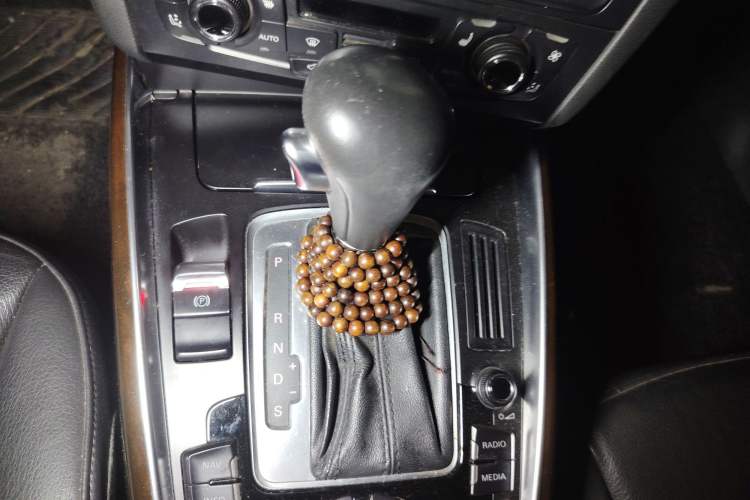 Used Audi Q5 2010 2.0TFSI Sport Edition Gear Lever