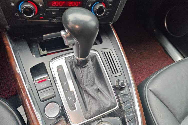 Used Audi Q5 2010 2.0TFSI Comfort Version Gear Lever