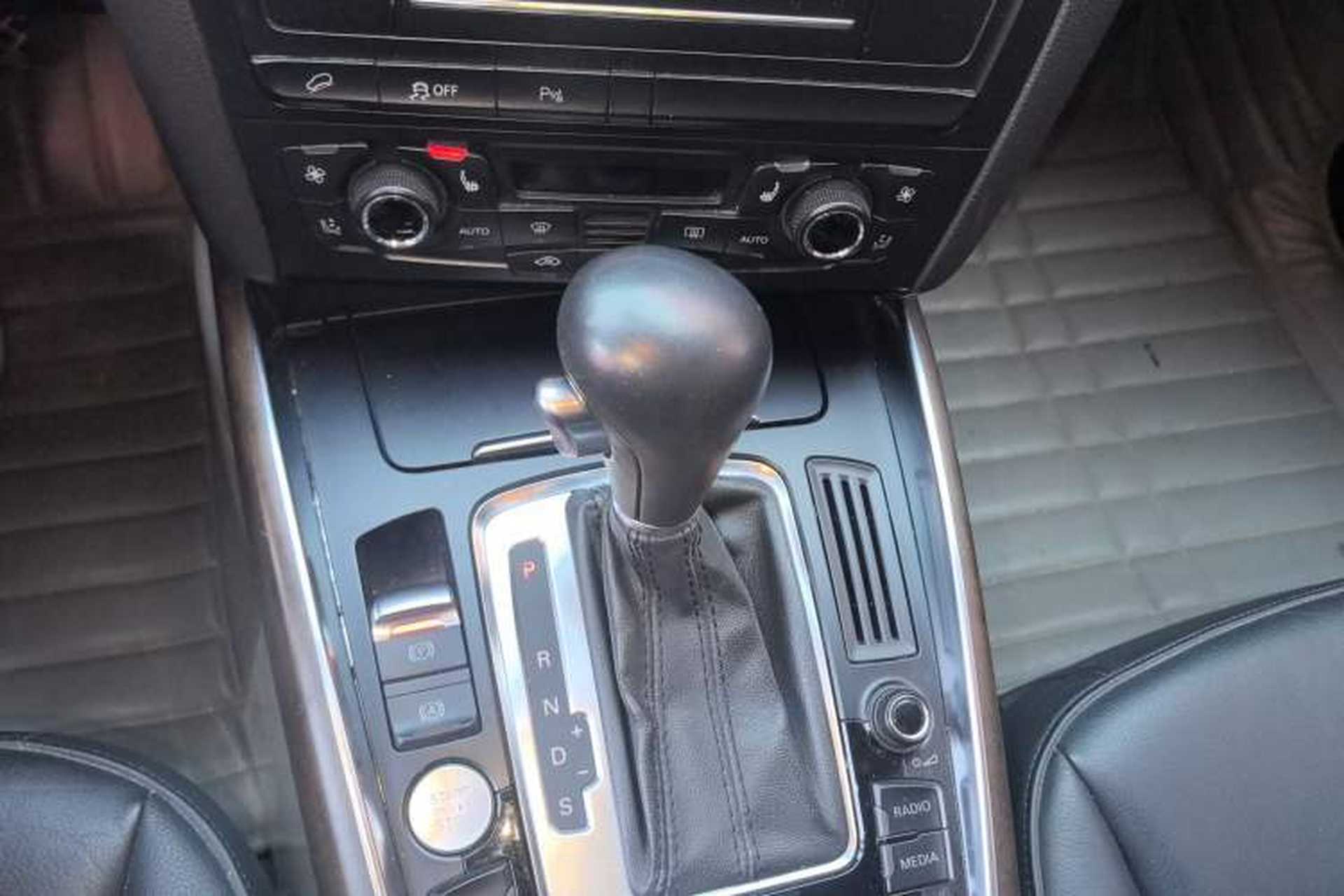 Used Audi Q5 2010 3.2 FSI Sport Edition Gear Lever