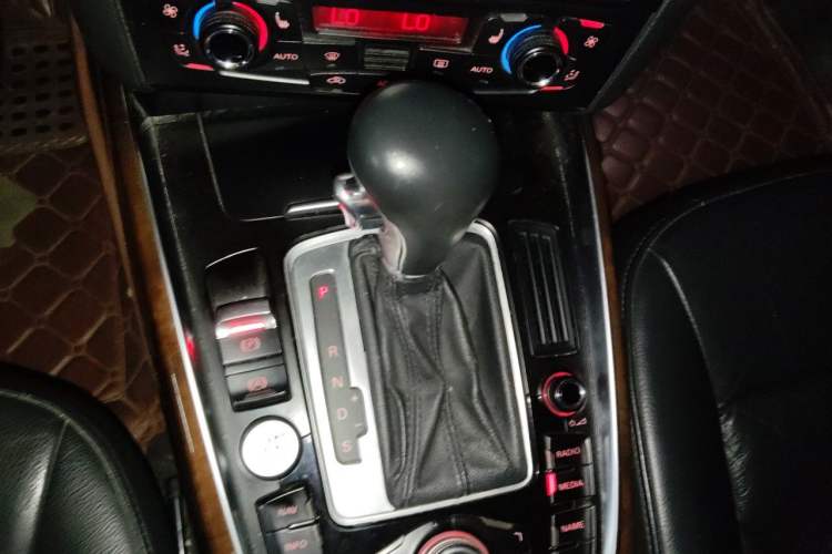 Used Audi Q5 2010 2.0TFSI Comfort Version Gear Lever