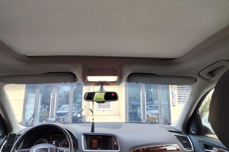 Used Audi Q5 2010 2.0TFSI Comfort Version Headliner