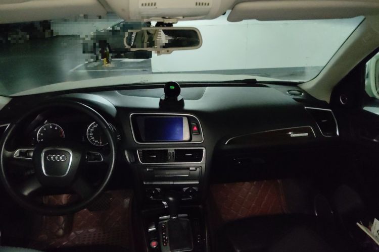 Used Audi Q5 2010 2.0TFSI Comfort Version Headliner