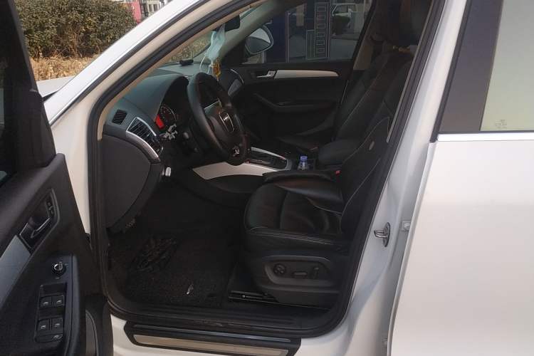 Used Audi Q5 2010 2.0TFSI Technology Edition Left Front Seat