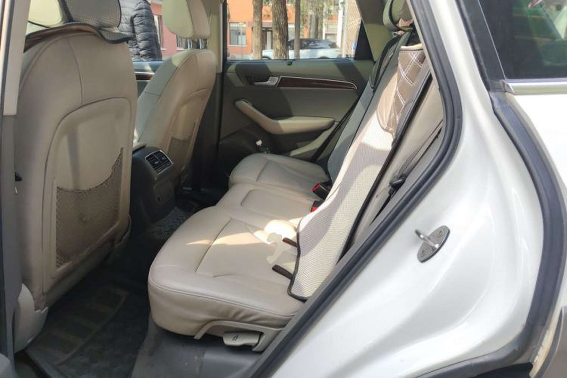 Used Audi Q5 2010 3.2 FSI Off-road Version Left Rear Seat