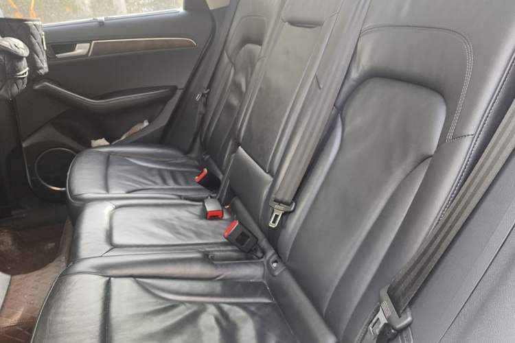 Used Audi Q5 2010 3.2 FSI Sport Edition Left Rear Seat