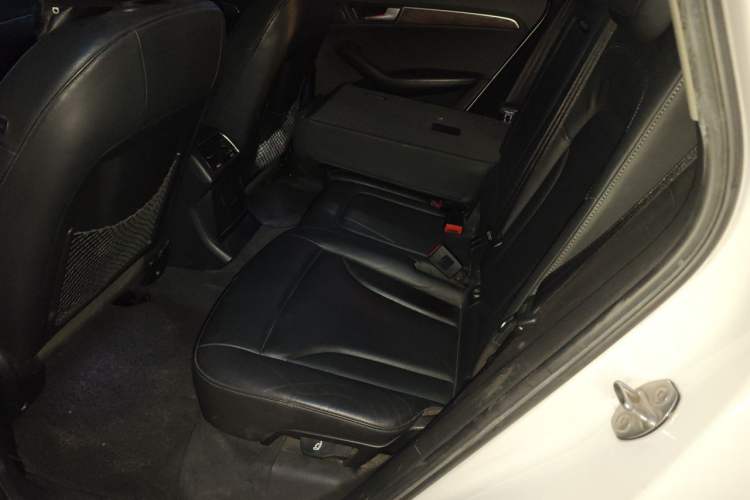 Used Audi Q5 2010 3.2 FSI Sport Edition Left Rear Seat