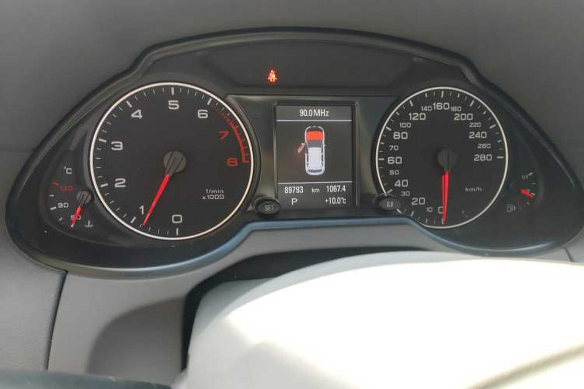 Used Audi Q5 2010 3.2 FSI Off-road Version Odometer Close Up
