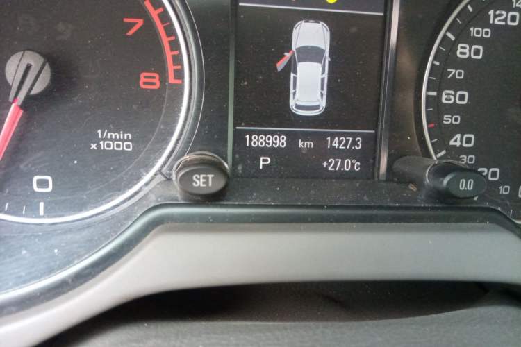 Used Audi Q5 2010 3.2 FSI Sport Edition Odometer Close Up