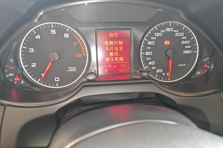 Used Audi Q5 2010 2.0TFSI Comfort Version Odometer Close Up