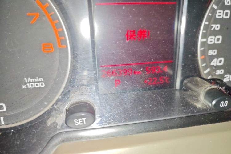 Used Audi Q5 2010 2.0TFSI Trendy Edition Odometer Close Up