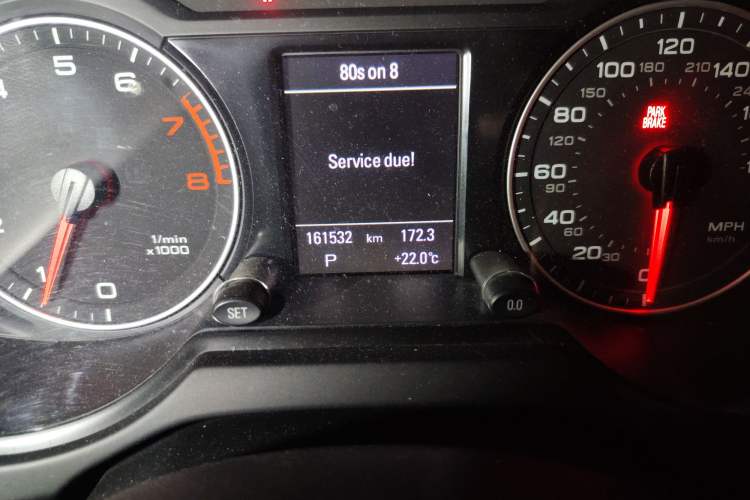 Used Audi Q5 2010 2.0TFSI Sport Edition Odometer Close Up