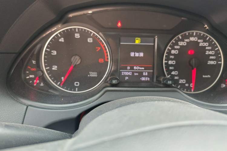 Used Audi Q5 2010 2.0TFSI Comfort Version Odometer Close Up