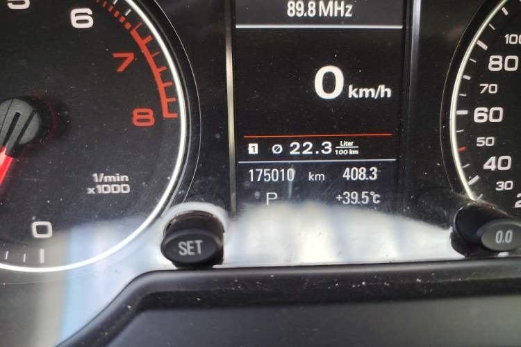 Used Audi Q5 2010 2.0TFSI Comfort Version Odometer Close Up