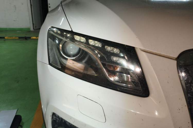 Used Audi Q5 2010 3.2 FSI Sport Edition Right Front Headlight