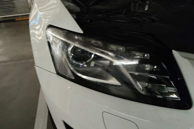 Used Audi Q5 2010 2.0TFSI Comfort Version Right Front Headlight
