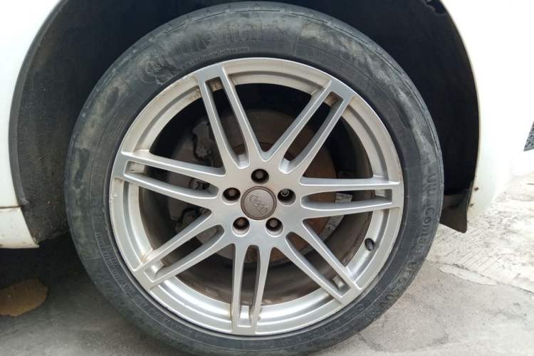 Used Audi Q5 2010 3.2 FSI Sport Edition Right Front Wheel Hub