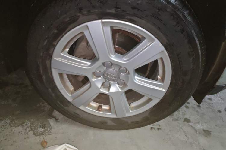Used Audi Q5 2010 2.0TFSI Trendy Edition Right Front Wheel Hub