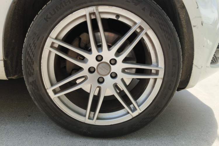 Used Audi Q5 2010 3.2 FSI Sport Edition Right Front Wheel Hub