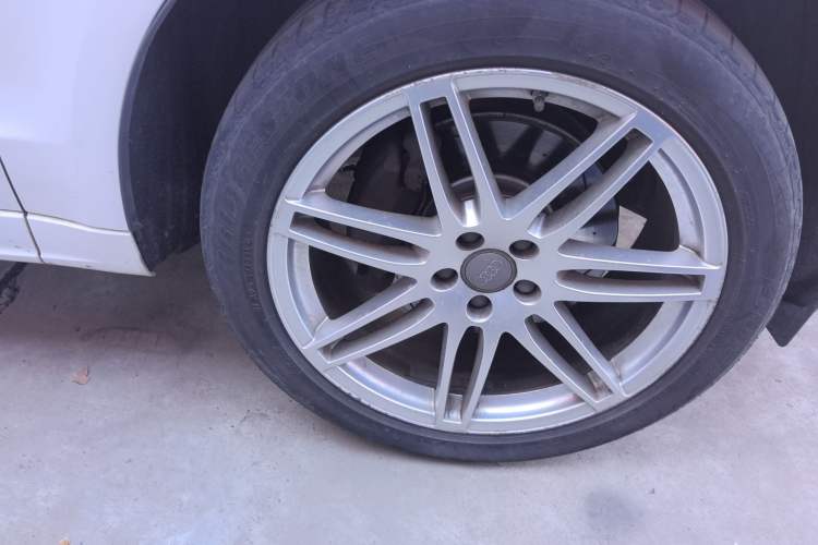 Used Audi Q5 2010 3.2 FSI Sport Edition Right Front Wheel Hub