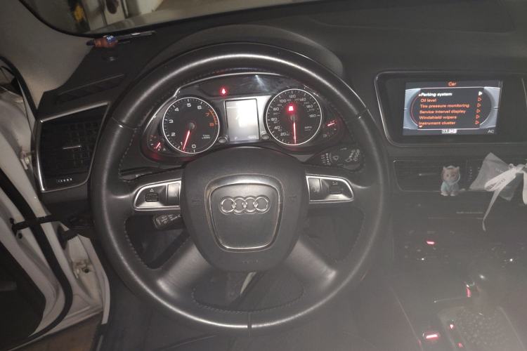 Used Audi Q5 2010 2.0TFSI Sport Edition Steering Wheel