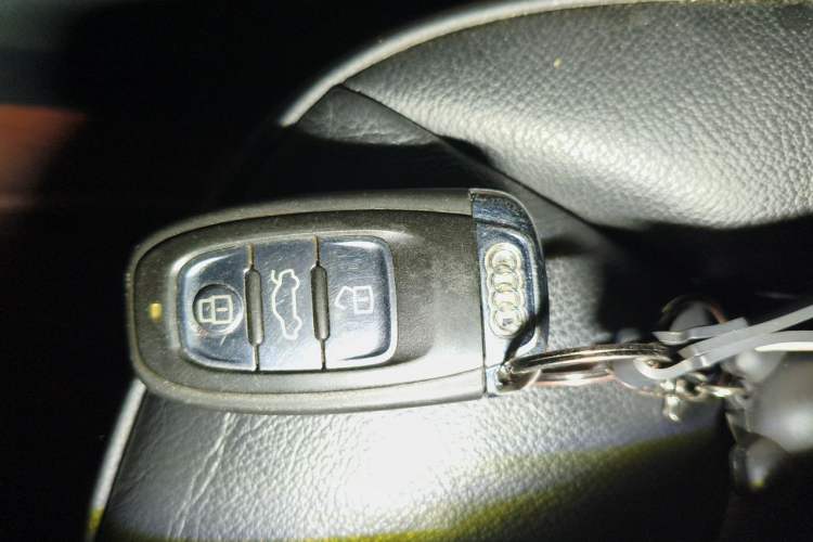 Used Audi Q5 2010 3.2 FSI Sport Edition Vehicle Key