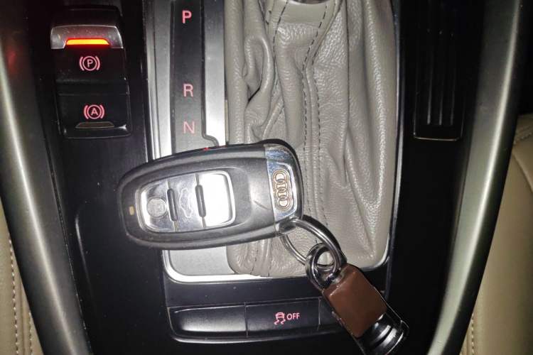 Used Audi Q5 2010 2.0TFSI Trendy Edition Vehicle Key