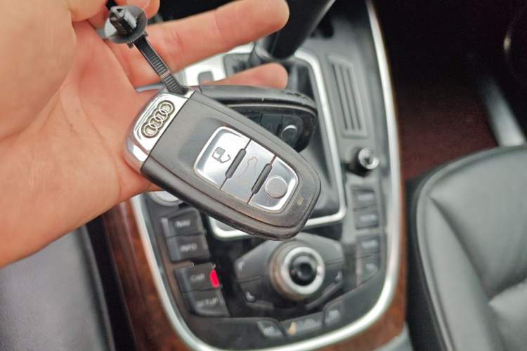Used Audi Q5 2010 2.0TFSI Comfort Version Vehicle Key