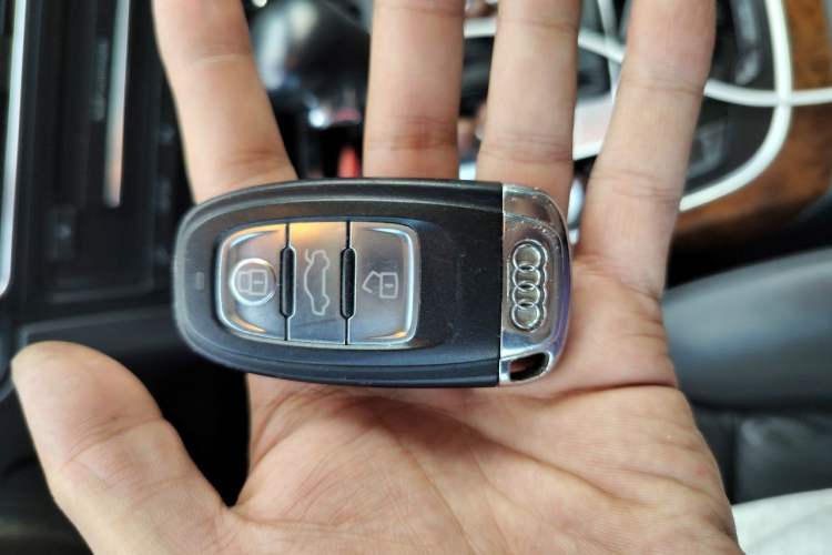 Used Audi Q5 2010 2.0TFSI Comfort Version Vehicle Key