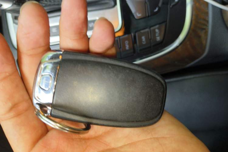 Used Audi Q5 2010 3.2 FSI Sport Edition Vehicle Key