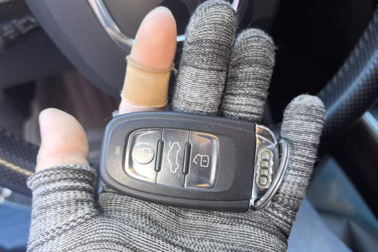 Used Audi Q5 2010 3.2 FSI Sport Edition Vehicle Key