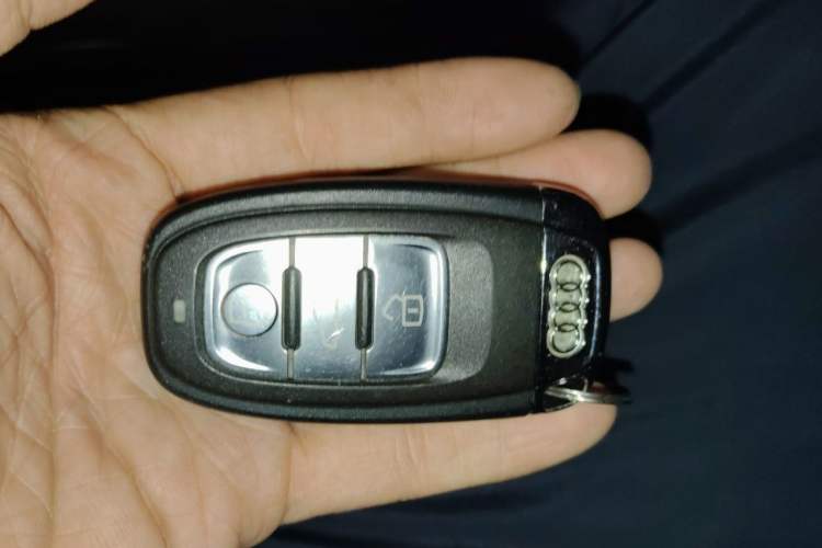 Used Audi Q5 2010 2.0TFSI Comfort Version Vehicle Key