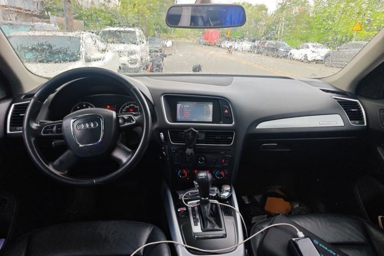 Used Audi Q5 2010 2.0TFSI Comfort Version Center Console