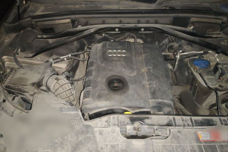 Used Audi Q5 2010 2.0TFSI Trendy Edition Engine Bay