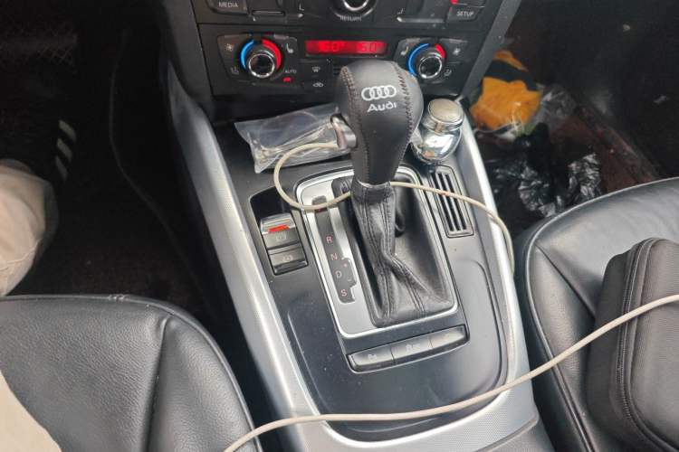 Used Audi Q5 2010 2.0TFSI Comfort Version Gear Lever