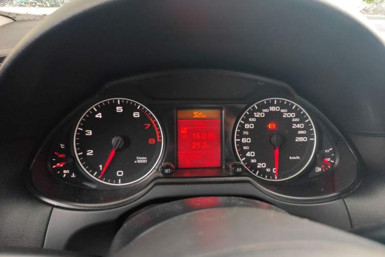 Used Audi Q5 2010 2.0TFSI Comfort Version Instrument Cluster