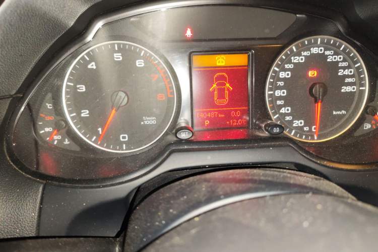 Used Audi Q5 2010 2.0TFSI Trendy Edition Odometer Close Up