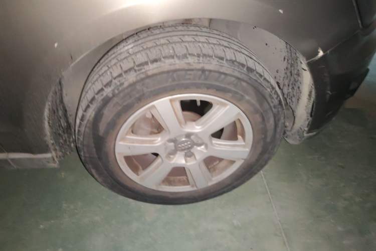 Used Audi Q5 2010 2.0TFSI Trendy Edition Right Front Wheel Hub