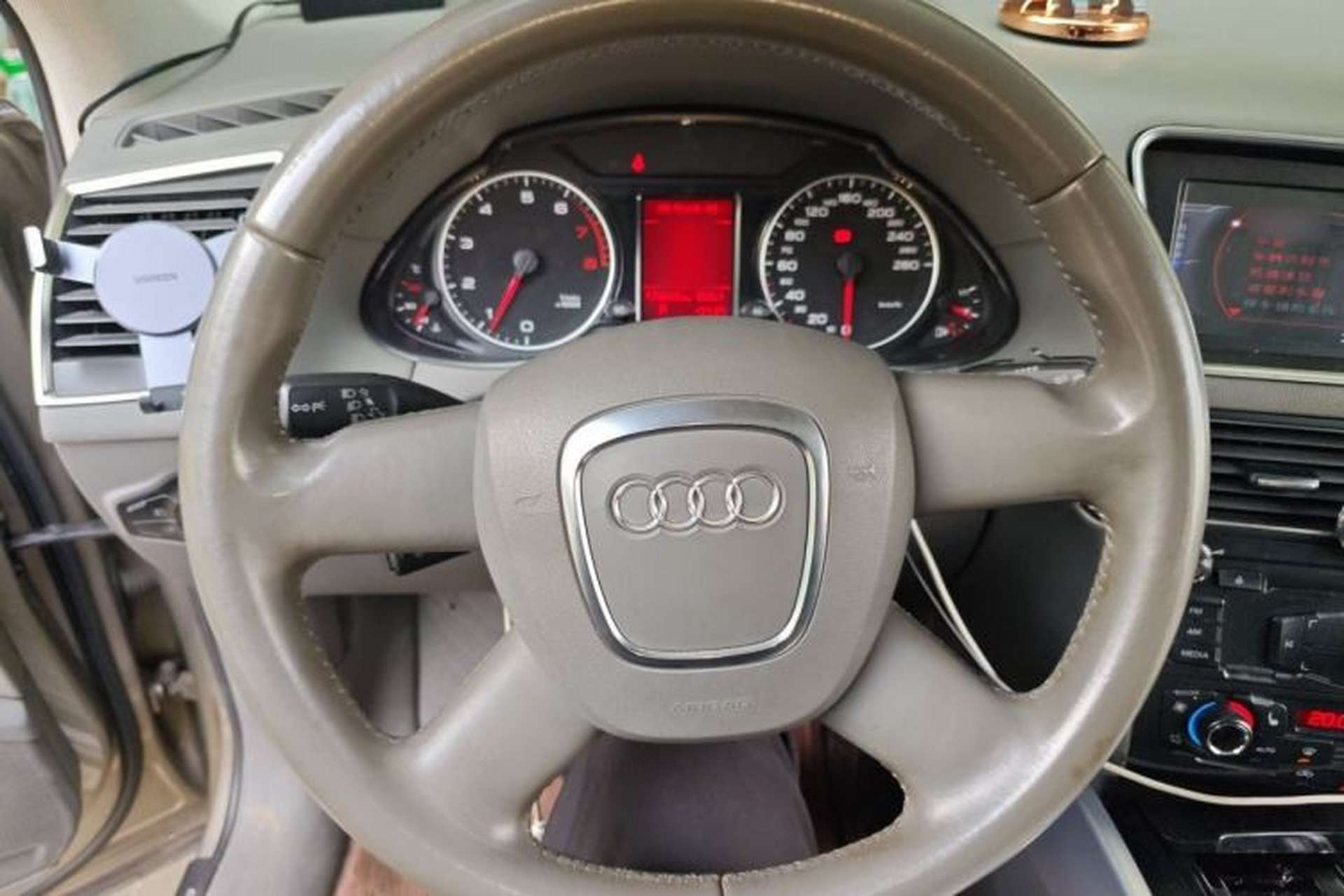 Used Audi Q5 2010 2.0TFSI Technology Edition Steering Wheel