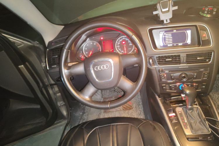 Used Audi Q5 2010 2.0TFSI Trendy Edition Steering Wheel