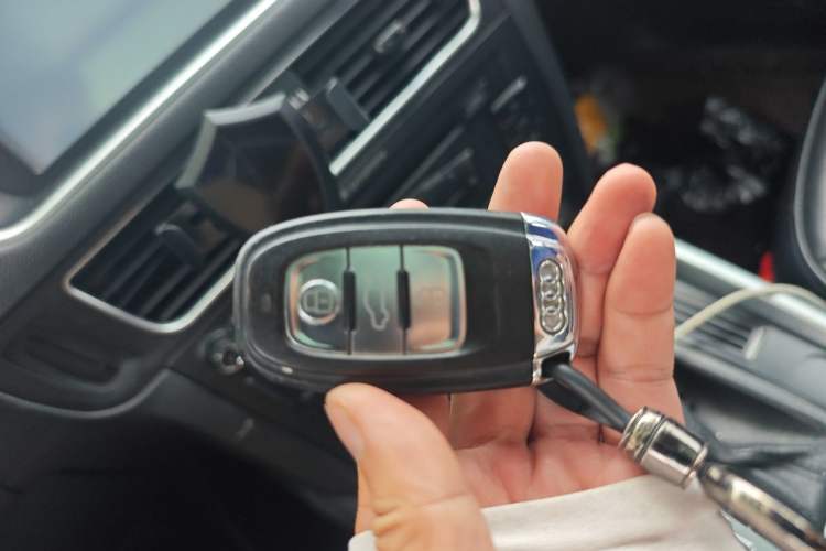 Used Audi Q5 2010 2.0TFSI Comfort Version Vehicle Key