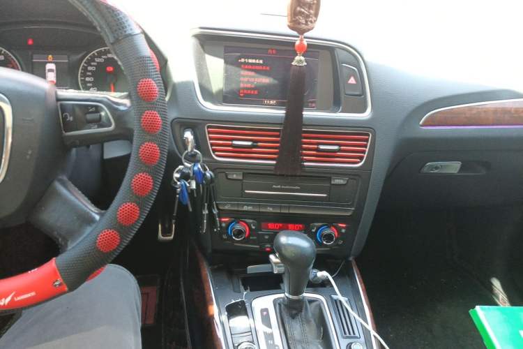 Used Audi Q5 2011 2.0TFSI Comfort Version Audio And AC Panel