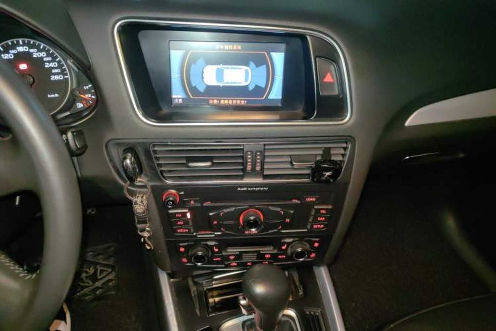 Used Audi Q5 2011 2.0TFSI Technology Model Audio And AC Panel