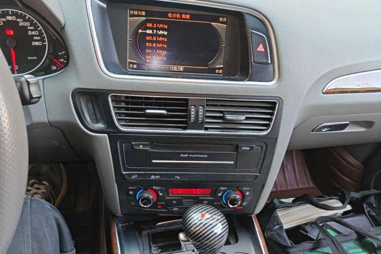 Used Audi Q5 2011 2.0TFSI Comfort Version Audio And AC Panel