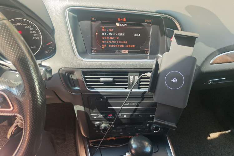 Used Audi Q5 2011 2.0TFSI Luxury Edition Audio And AC Panel