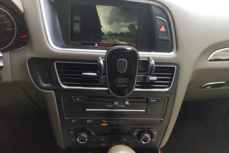 Used Audi Q5 2011 2.0TFSI Comfort Version Audio And AC Panel
