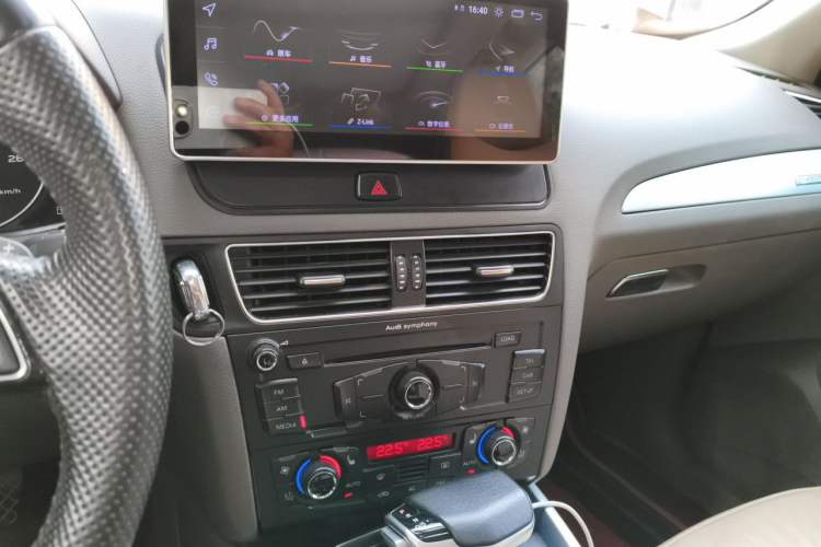 Used Audi Q5 2011 2.0TFSI Technology Model Audio And AC Panel